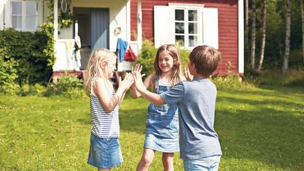 Zuerst fremdelt man, dann beginnt der Spaß. Tagesspiegel-Autorin Nicola Kuhn wollte unbedingt Urlaub in einem Schweden-Häuschen machen und hat dadurch den Wohnungstausch als neue Reisemöglichkeit entdeckt.