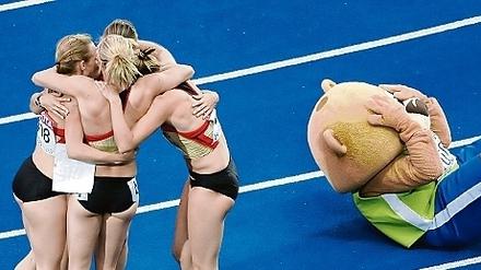 296089_3_xio-fcmsimage-20090823212428-006001-4a91976c59cd4.heprodimagesfotos85120090824staffel_jubel_01.jpg