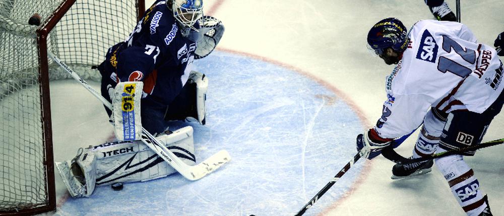 EHC Eisbaeren Berlin - Adler Mannheim
