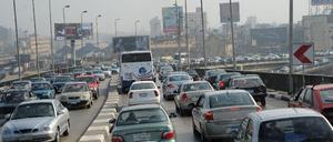 Autoverkehr in Kairo