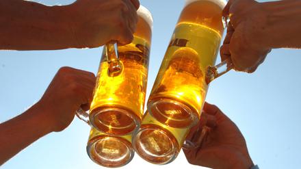 In den USA gibt es gerne auch mal einen Burger, ein Bier oder einen Joint als Motivationsbeigabe für Leute, die sich impfen lassen.