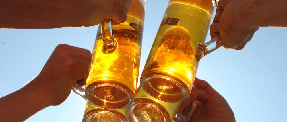 In den USA gibt es gerne auch mal einen Burger, ein Bier oder einen Joint als Motivationsbeigabe für Leute, die sich impfen lassen.