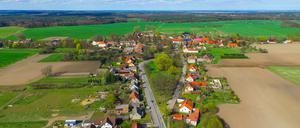 Immerhin 38 Prozent der Immobilienberater von Landesbausparkassen erwarten, dass die Nachfrage nach Immobilien im ländlichen Raum im Umkreis von bis zu 1,5 Stunden Fahrzeit um die nächstgelegene Kernstadt wächst. Sieversdorf liegt südöstlich von Berlin,  im Landkreis Oder-Spree und damit in einem Bereich des überproportional wachsenden Speckgürtels.