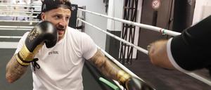 Mike Jäde trainiert in „Ali’s Iron Box Gym“