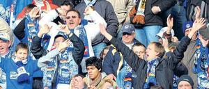 Manche feiern, andere schweigen. Die Fans von Hertha BSC präsentieren sich derzeit gespalten. Foto: dpa