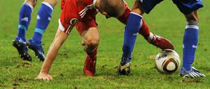 Nicht einmal der holprige Rasen konnte Arjen Robben stoppen.