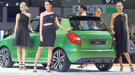 Schön, schön, der neue Skoda Fabia RS. Ohne Modelle geht auch in Leipzig nichts.