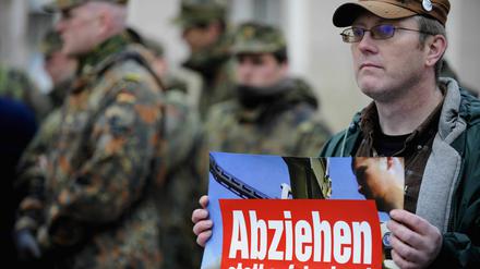 Die Linke fordert "Abziehen statt aufstocken". Immer mehr Menschen in Deutschland stimmen dieser Forderung zu.