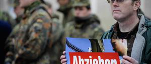 Die Linke fordert "Abziehen statt aufstocken". Immer mehr Menschen in Deutschland stimmen dieser Forderung zu.