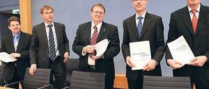 Die Spielverderber. Oft haben die Institute in den vergangenen Jahren Steuersenkungen gefordert, um das Wachstum zu stärken. In diesem Jahr raten sie in ihrer 91-seitigen Expertise explizit davon ab. 