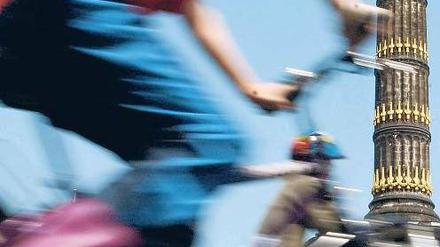 Alles dreht sich um die Else. Von 2011 an dürfen Radler auf einer neu angelegten Spur auch links herum um den Großen Stern fahren. Das spart ihnen bis zu drei Ampeln.