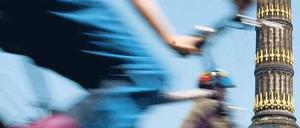 Alles dreht sich um die Else. Von 2011 an dürfen Radler auf einer neu angelegten Spur auch links herum um den Großen Stern fahren. Das spart ihnen bis zu drei Ampeln.