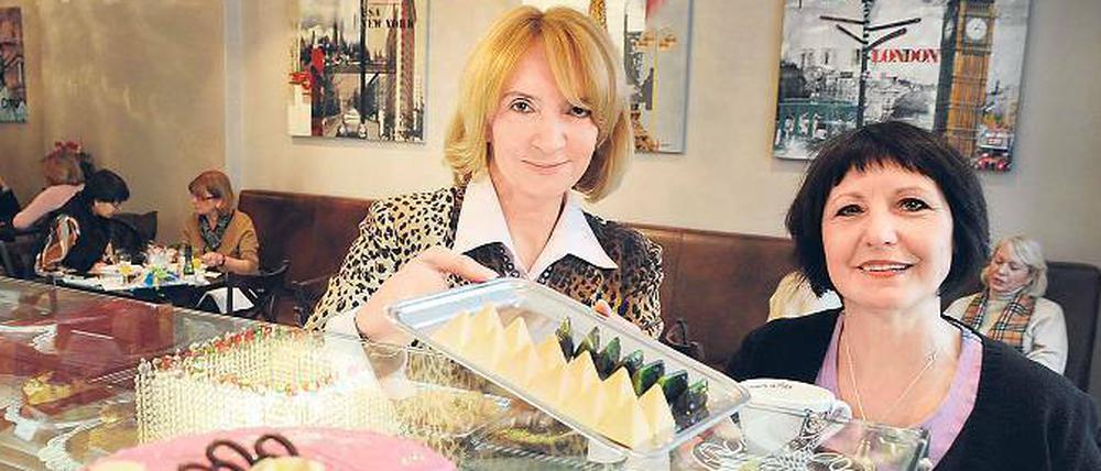 Setzen auf Made in Polen: Iwona Pogodzinska und Malgorzata Brasch im Cafe MetroPolen. 