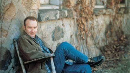 Nicht kippeln! Doch, Midge Ure darf das, er ist ja alt genug, 56 Jahre. Am Sonnabend tritt er mit der Band Ultravox im Admiralspalast auf.