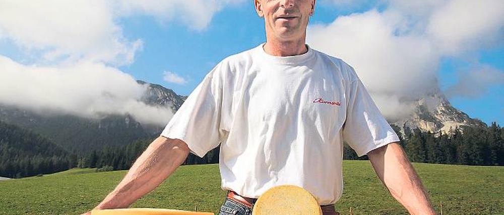 Alles Käse. Die Milch seiner zwölf Kühe verarbeitet Michele Valentin komplett selbst auf seinem Hof im ladinischen Gadertal. 