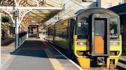 Objekt der Deutschen Bahn: Arriva ist einer der großen Bahn- und Busbetreiber in Europa – hier ein Zug in Wales. Foto: Mauritius