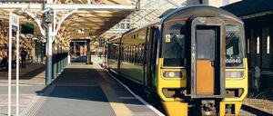 Objekt der Deutschen Bahn: Arriva ist einer der großen Bahn- und Busbetreiber in Europa – hier ein Zug in Wales. Foto: Mauritius