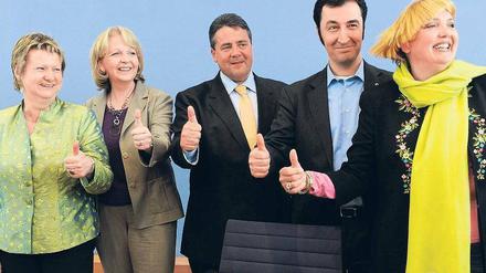 Wollen sich selbst genug sein. Die Spitzen der SPD und der Grünen aus Nordrhein-Westfalen und dem Bund, Sylvia Löhrmann, Hannelore Kraft, Sigmar Gabriel, Cem Özdemir und Claudia Roth (von links). 