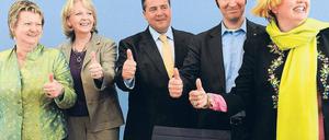 Wollen sich selbst genug sein. Die Spitzen der SPD und der Grünen aus Nordrhein-Westfalen und dem Bund, Sylvia Löhrmann, Hannelore Kraft, Sigmar Gabriel, Cem Özdemir und Claudia Roth (von links). 