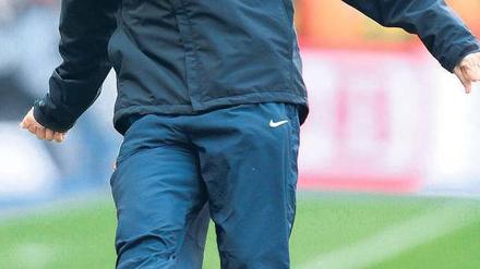 Haltung bewahren. Friedhelm Funkel trifft heute mit Hertha auf Frankfurt. Fünf Jahre hat er die Eintracht trainiert, ein komisches Gefühl sei es, zurückzukehren, sagt Funkel. 