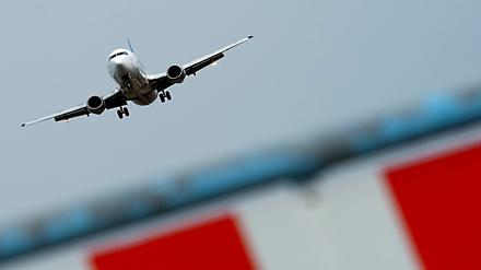 Die Start- und Landebahnen auf dem Flughafen Tegel füllen sich wieder.