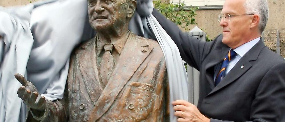 Jürgen Rüttgers hofft auf die alten Wähler von Johannes Rau.