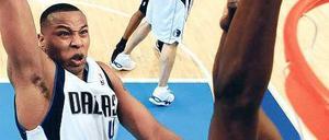 Wilder Maverick. Caron Butler (mit Ball) greift gegen Ian Mahinmi an. Foto: Reuters