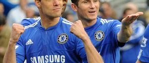 Zwei Fäuste für den Titel: Michael Ballack feiert seine erste Meisterschaft in England mit dem Kollegen Frank Lampard.