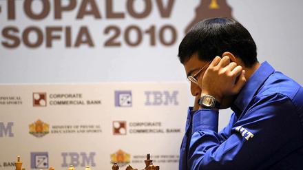 Unfassbar. Viswanathan Anand verspielte in der achten Partie ein Remis.