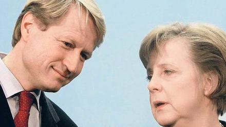 Heißer Draht. Ulrich Wilhelm könnte direkt aus einer politischen Funktion heraus an die Spitze des Bayerischen Rundfunks wechseln. Und Angela Merkel hat eine Personalie.Foto:ddp