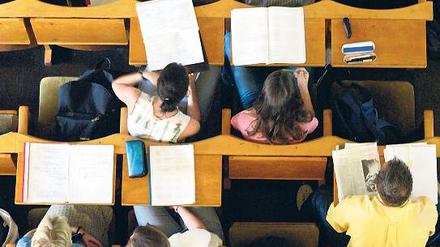 Lücken reißen. Der TU-Präsident warnt vor „Folgen für die Studierenden“. Foto: ddp