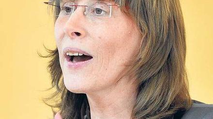 Silke Lautenschläger (41), seit 1999 im hessischen Parlament, wurde 2001 Sozialministerin und ist seit 2009 Ministerin für Umwelt, Energie, Landwirtschaft und Verbraucherschutz. Sie lebt mit vier Generationen ihrer Familie im elterlichen Bauernhof. 