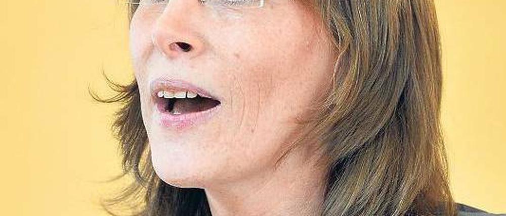 Silke Lautenschläger (41), seit 1999 im hessischen Parlament, wurde 2001 Sozialministerin und ist seit 2009 Ministerin für Umwelt, Energie, Landwirtschaft und Verbraucherschutz. Sie lebt mit vier Generationen ihrer Familie im elterlichen Bauernhof. 