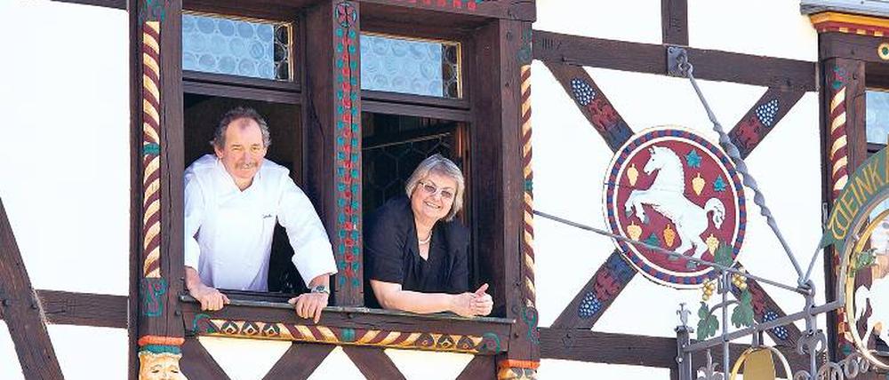 Einladend. Der Gasthof „Zum Weißen Ross“ in Kallstadt an der Pfälzer Weinstraße findet auch von außen viele Bewunderer. Foto: laif