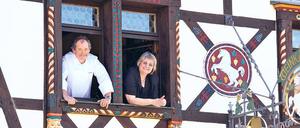 Einladend. Der Gasthof „Zum Weißen Ross“ in Kallstadt an der Pfälzer Weinstraße findet auch von außen viele Bewunderer. Foto: laif