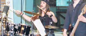 Im Rocker-Look. Über 200 Musiker haben sich um einen Platz in der achtköpfigen Band beworben.