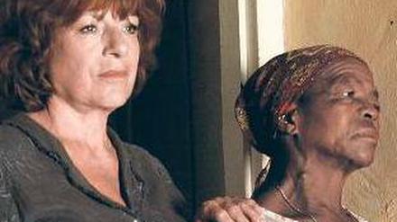 Teilhaberinnen. Ella (Hannelore Hoger, links) und Saartjie (Mary Twala) verbindet ein lange verschwiegenes Geheimnis. F. : ZDF