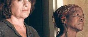 Teilhaberinnen. Ella (Hannelore Hoger, links) und Saartjie (Mary Twala) verbindet ein lange verschwiegenes Geheimnis. F. : ZDF