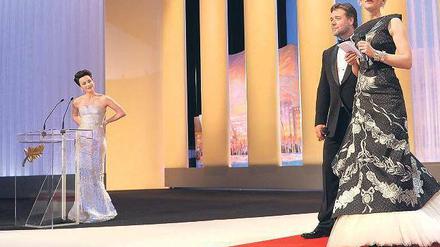 Wer gewinnt die Goldene Palme? Kristin Scott-Thomas hielt die Eröffnungsrede, Russel Crowes und Cate Blanchetts Film „Robin Hood“ lief außer Konkurrenz. Foto: dpa