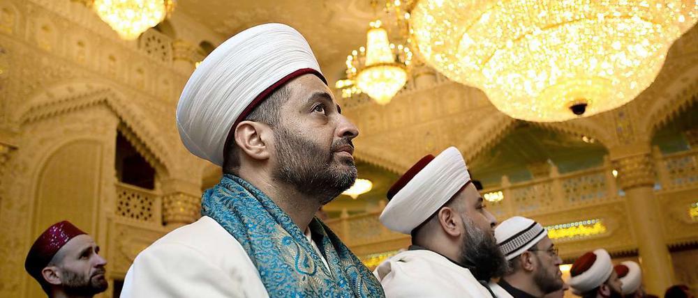 Gläubige im neuen Gebetssaal.