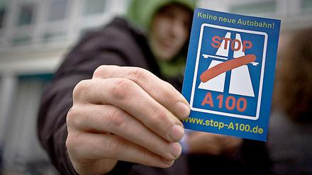 Gegen den Ausbau der A100 wird oft demonstriert. 