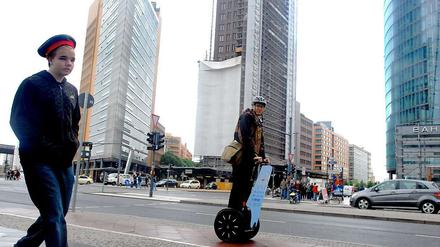 Mit dem Segway auf dem Radweg.