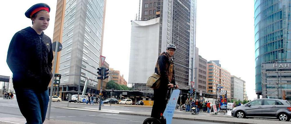 Mit dem Segway auf dem Radweg.