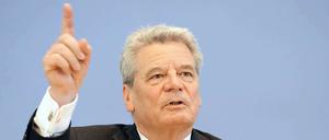 Er wolle mit seiner Kandidatur der Bundeskanzlerin Angela Merkel keinen Schaden zufügen, sagt Joachim Gauck dem Tagesspiegel. SPD und Grüne sehen ihn als idealen Nachfolger für Horst Köhler. Ein Überblick über die Kandidaten und den Rücktritt des Bundespräsidenten Köhlers. 