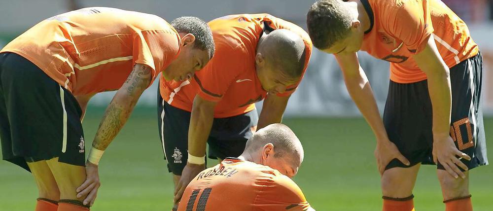 Bangen um Robben: Der Bayern-Star hat sich im letzten Testspiel verletzt und droht nun für das Turnier in Südafrika auszufallen.