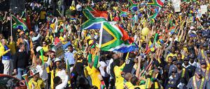 Schon zwei Tage vor dem Eröffnungsspiel feierten südafrikanische Fans im Johannesburger Vorort Sandton.