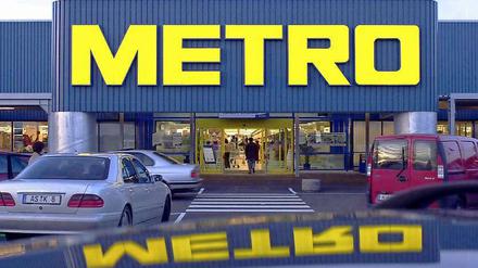 Die Metro-Gruppe will sich von unrentablen Filialen trennen - zwei davon in Berlin.