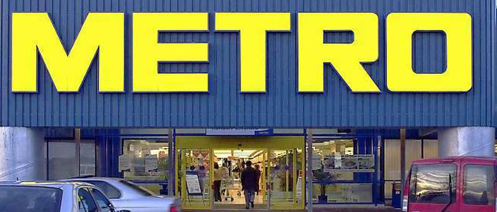 Die Metro-Gruppe will sich von unrentablen Filialen trennen - zwei davon in Berlin.