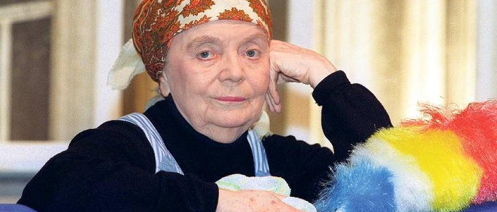 Putzmunter. Heidi Kabel als Sprechstundenhilfe Trude Engel in „Mein ehrlicher Tag“ 1975 im Hamburger St.Pauli Theater. 
