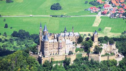 Friedrich Wilhelms Traum. Der König, er starb 1861, erlebte die Einweihung der Burg nicht mehr. Dabei hatte Baumeister Friedrich August Stüler all seine Wünsche erfüllt. Foto: Visum